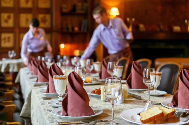 Relógio de ponto para restaurantes: como reduzir erros e facilitar a gestão da equipe